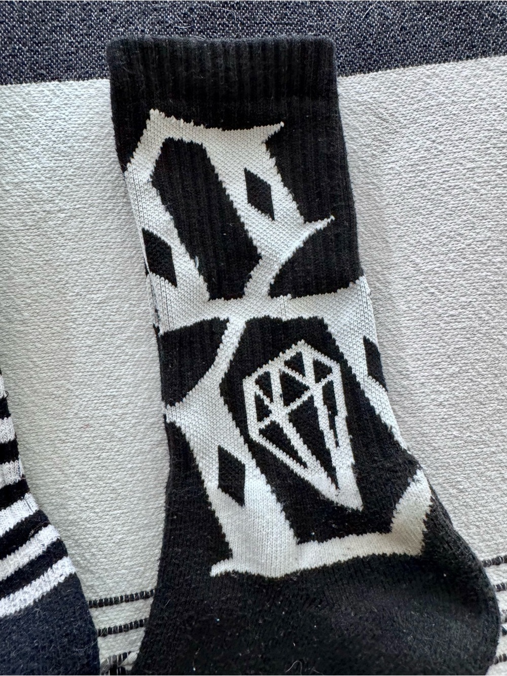 Rebel8 Black & White Patterned Men’s Crew Socks - Pack of 3 - Picture 4 of 7